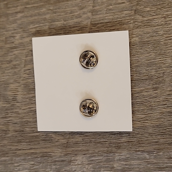 Marc Jacob's pride pins - Picture 3 of 3